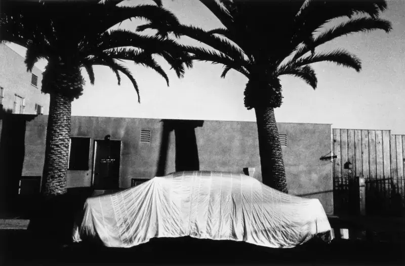 Robert Frank, “Covered car—Long Beach, California” around 1955/1956, Album: Robert Frank and «The Americans»