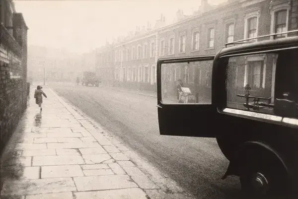 Robert Frank, “London” 1951, Album: Robert Frank and «The Americans»