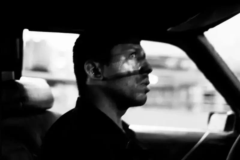 A man drives through Catia, one of Caracas' most violent slums practically ruled by violent gangs. Caracas, Venezuela. 2005 © Christopher Anderson, Album: Christopher Anderson, Capitolio