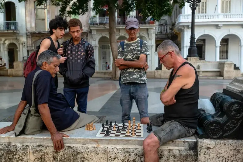 Paseo del Prado, Centro Habana, Havana, Cuba — La Habana. Paseo del Prado — photo captured with LEICA SL (Typ 601), VARIO-ELMARIT-SL 1:2.8-4/24-90 ASPH.