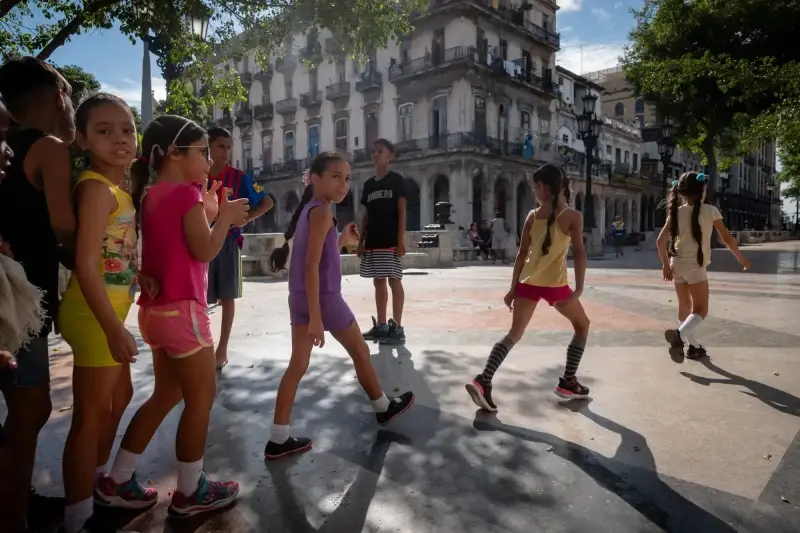 Paseo del Prado, Centro Habana, Havana, Cuba — La Habana. Paseo del Prado — photo captured with LEICA SL (Typ 601), VARIO-ELMARIT-SL 1:2.8-4/24-90 ASPH.