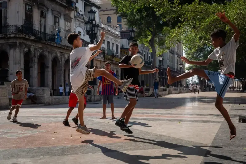 Paseo del Prado, Centro Habana, Havana, Cuba — La Habana. Paseo del Prado — photo captured with LEICA SL (Typ 601), VARIO-ELMARIT-SL 1:2.8-4/24-90 ASPH.