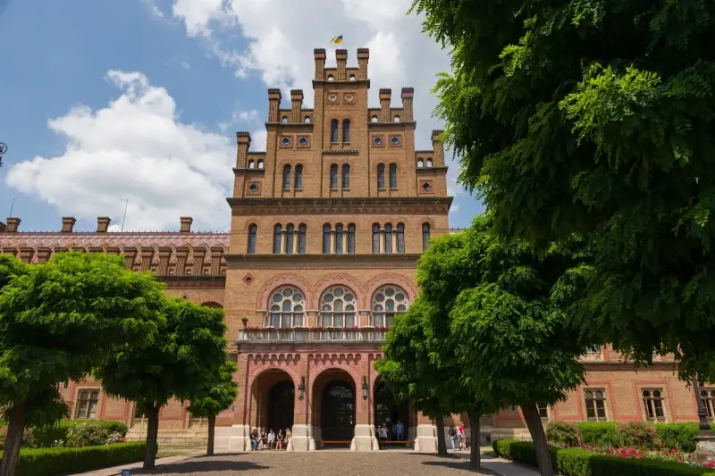 Chernivtsi, Chernivtsi Oblast, Ukraine — Chernivtsi University - a masterpiece of Habsburg architecture — фото снято на LEICA SL (Typ 601), VARIO-ELMARIT-SL 1:2.8-4/24-90 ASPH.