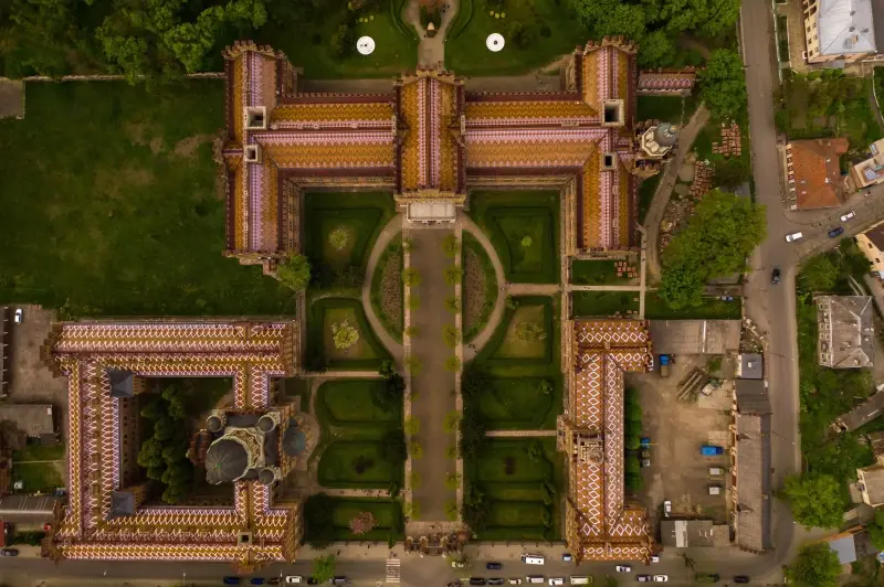 Chernivtsi, Chernivtsi Oblast, Ukraine — Chernivtsi University - a masterpiece of Habsburg architecture — фото снято на DJI Mavic 2 Pro, Hasselblad L1D-20c 28.0 mm f/2.8