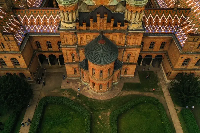 Chernivtsi, Chernivtsi Oblast, Ukraine — Chernivtsi University - a masterpiece of Habsburg architecture — фото снято на DJI Mavic 2 Pro, Hasselblad L1D-20c 28.0 mm f/2.8