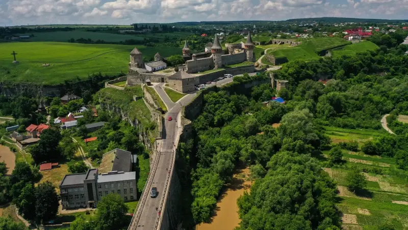 Kamianets-Podilskyi City, Khmelnytskyi Oblast, Ukraine — Kamianets-Podilskyi Castle — фото снято на DJI Mavic 2 Pro, Hasselblad L1D-20c 28.0 mm f/2.8