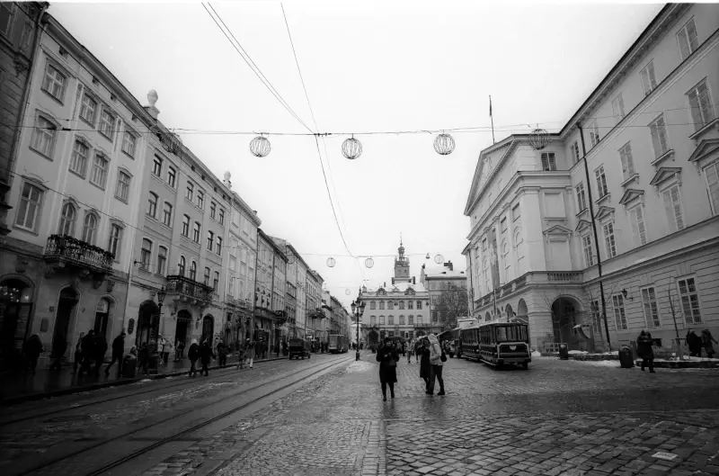 Plosha Rynok, Lviv, Lviv Oblast, Ukraine — Winter in Lviv — photo captured with LS-4000