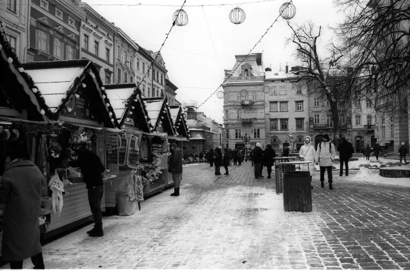 Plosha Rynok, Lviv, Lviv Oblast, Ukraine — Winter in Lviv — photo captured with LS-4000
