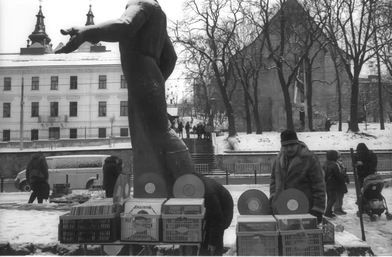 Plosha Rynok, Lviv, Lviv Oblast, Ukraine — Winter in Lviv — photo captured with LS-4000