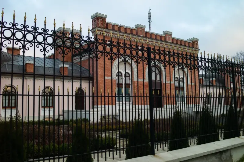 Альбом: Sadhora Synagogue and the old Jewish cemetery in Chernivtsi