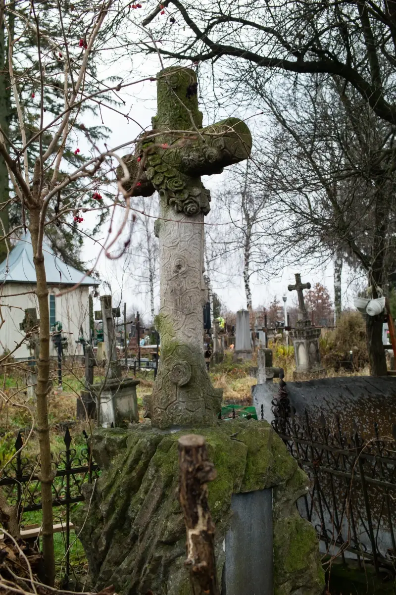 Sadhora, Chernivtsi, Chernivtsi Oblast, Ukraine — Sadhora Synagogue and the old Jewish cemetery in Chernivtsi — фото снято на M9 Digital Camera, Leica Summilux-M 50mm f/1.4 (II)
